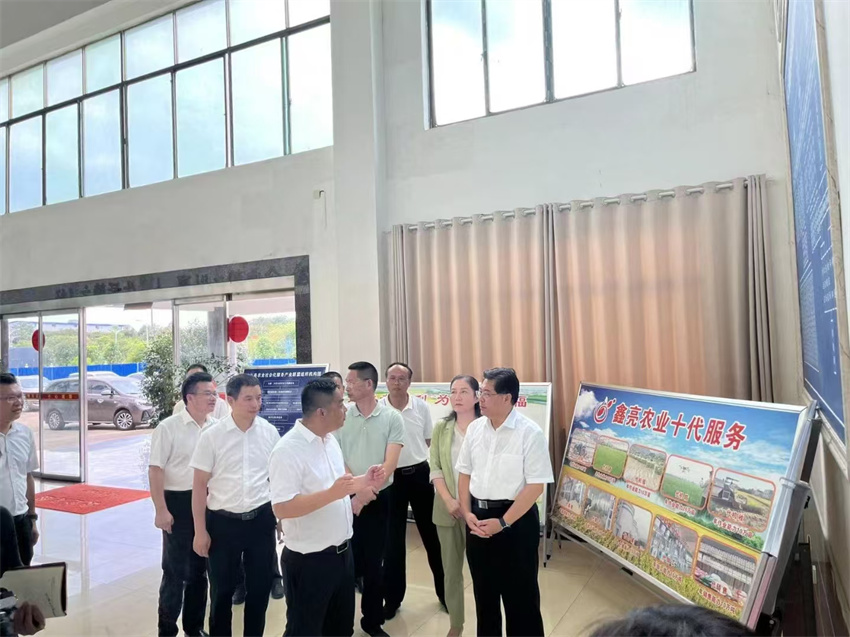 湖南省委常委、統(tǒng)戰(zhàn)部部長(zhǎng)隋忠誠(chéng)調(diào)研鑫亮糧油，推動(dòng)農(nóng)產(chǎn)品加工及農(nóng)業(yè)社會(huì)化服務(wù)發(fā)展
